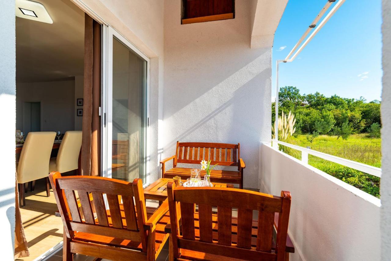 Apartment Maia Lena For Family Jasenice (Zadar) Exterior foto